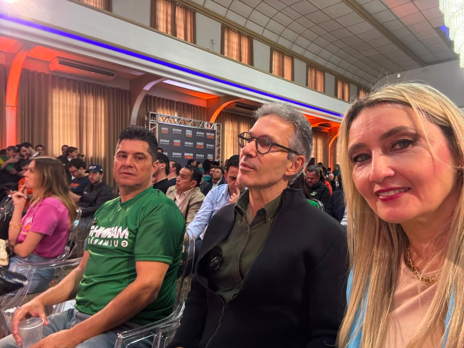 Milene Zerek com apoiadores da campanha — foto 3