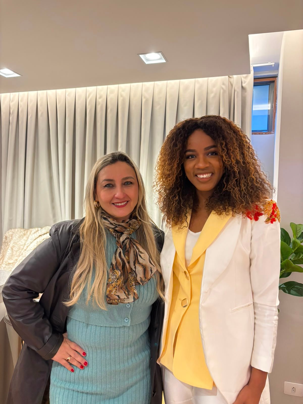 Milene Zerek com apoiadores da campanha — foto 8